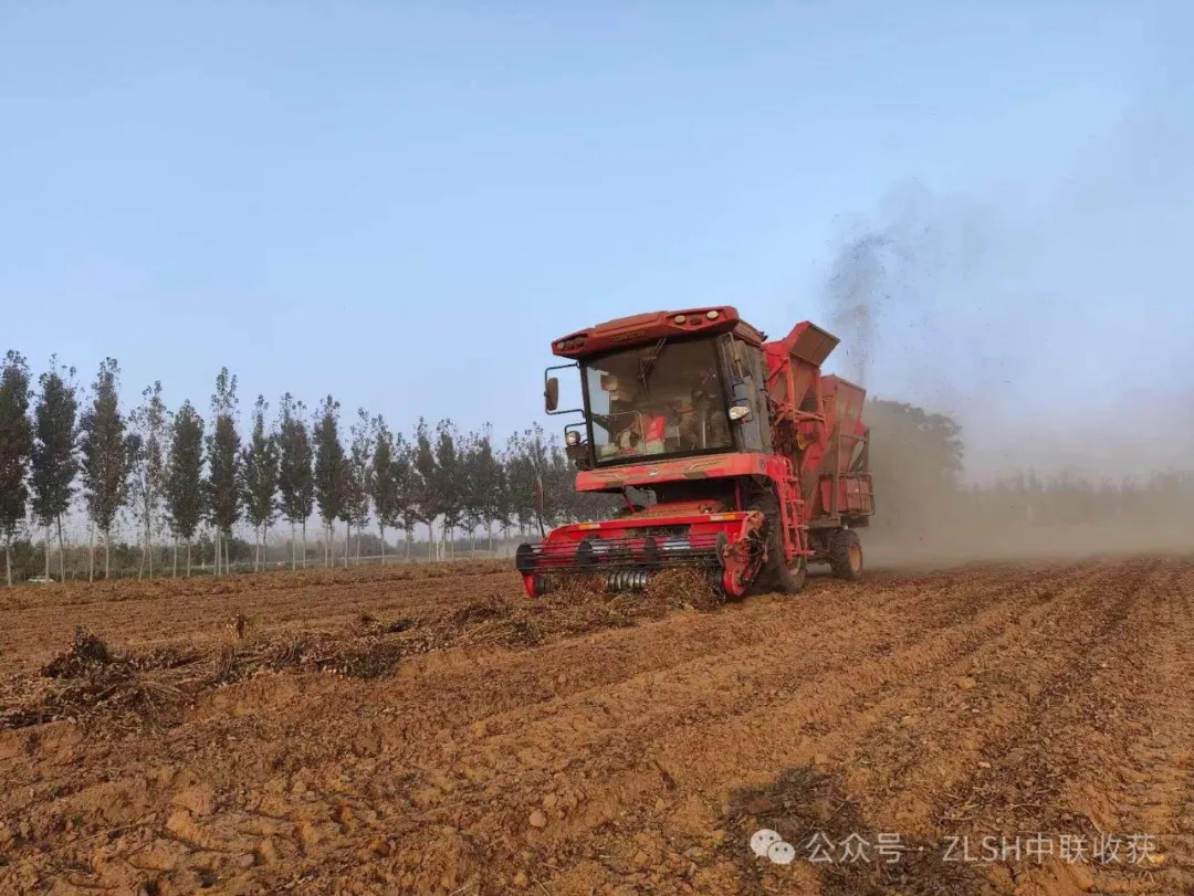 A farming machinery service couple: buying Zhonglian harvesters to operate across regions is much better than working outside!(图3) 640 (2)_看图王.jpg
