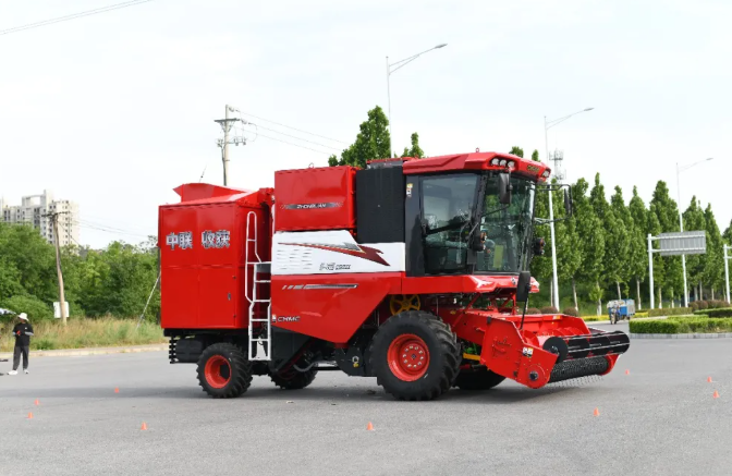 Master Wu from Tongliao, Inner Mongolia: From costly mistakes in tractor selection to covering 4,800 mu of farmland annually – Reliable equipment is the foundation of higher income(图1) image.png