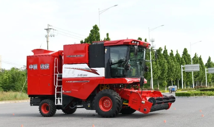 Husband-and-Wife Farm Machinery Operators from Zhengyang, Henan: Five Years of Unwavering Trust, Growing Prosperity Hand in Hand with Zhonglian Harvest(图1) image.png